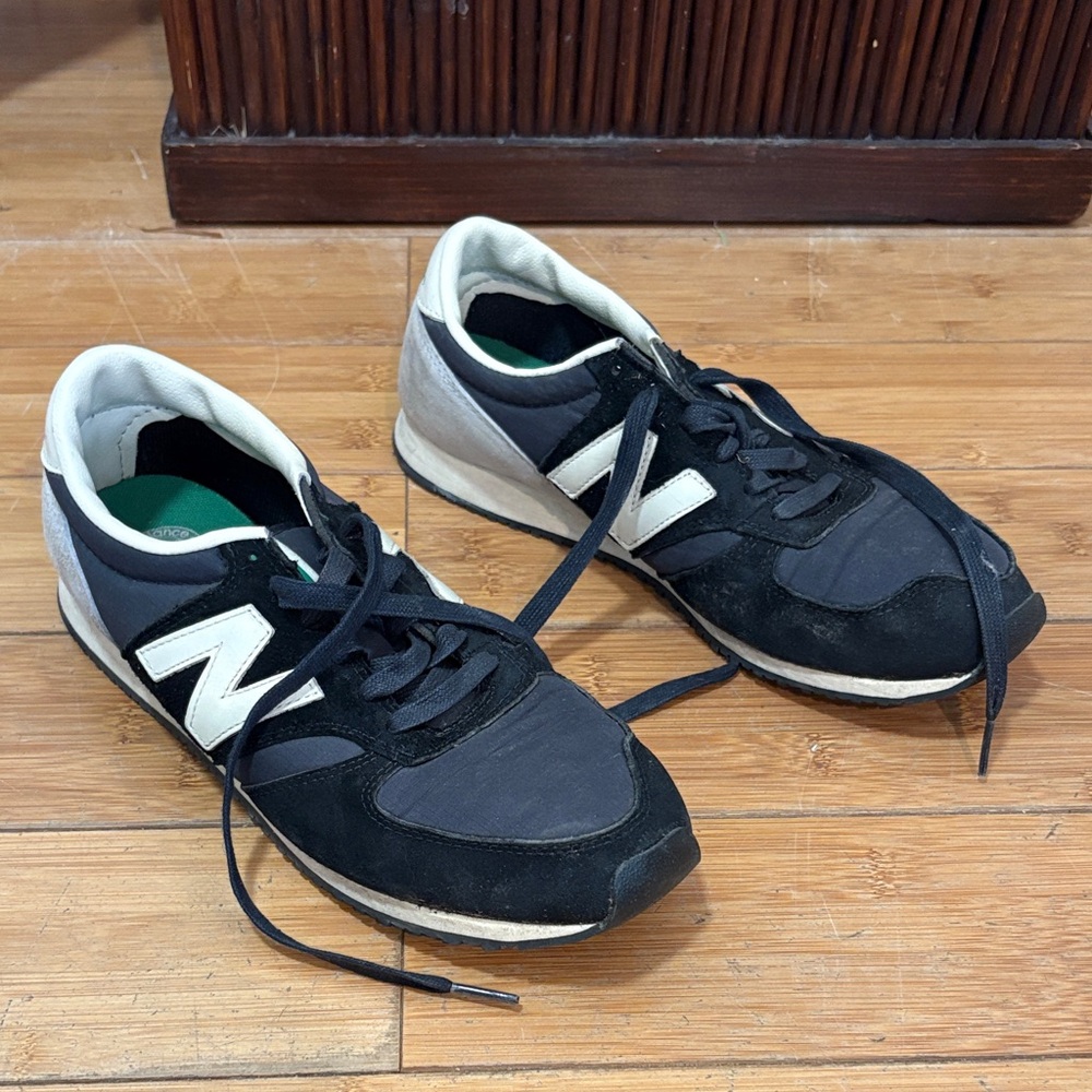 New Balance Men's Black and White Sneakers